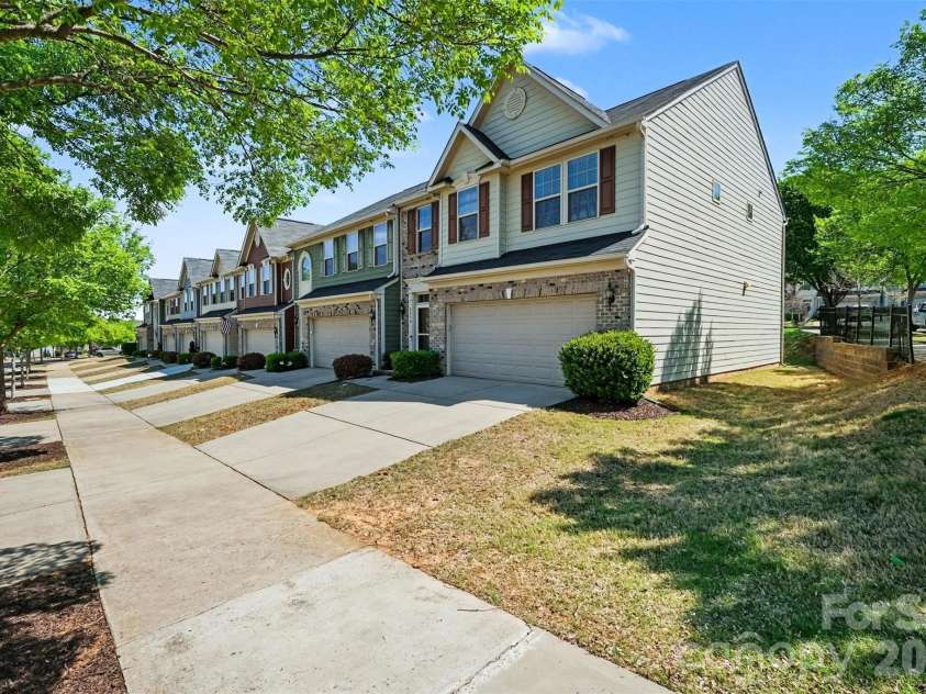 2459 Alyssa Lane, Charlotte, NC 28208.  MLS# CAR4369187, YatesRealty ID 15894. 