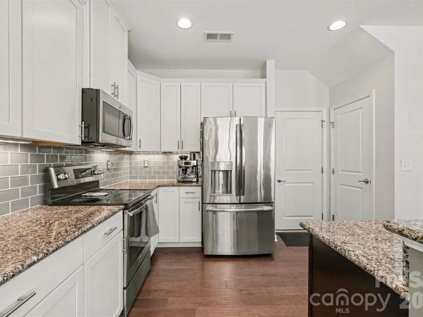 2459 Alyssa Lane, Charlotte, NC 28208.  MLS# CAR4369187, YatesRealty ID 15894. 
