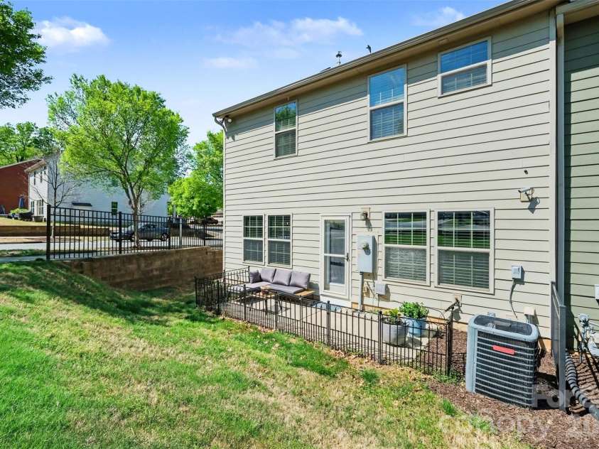 2459 Alyssa Lane, Charlotte, NC 28208.  MLS# CAR4369187, YatesRealty ID 15894. 