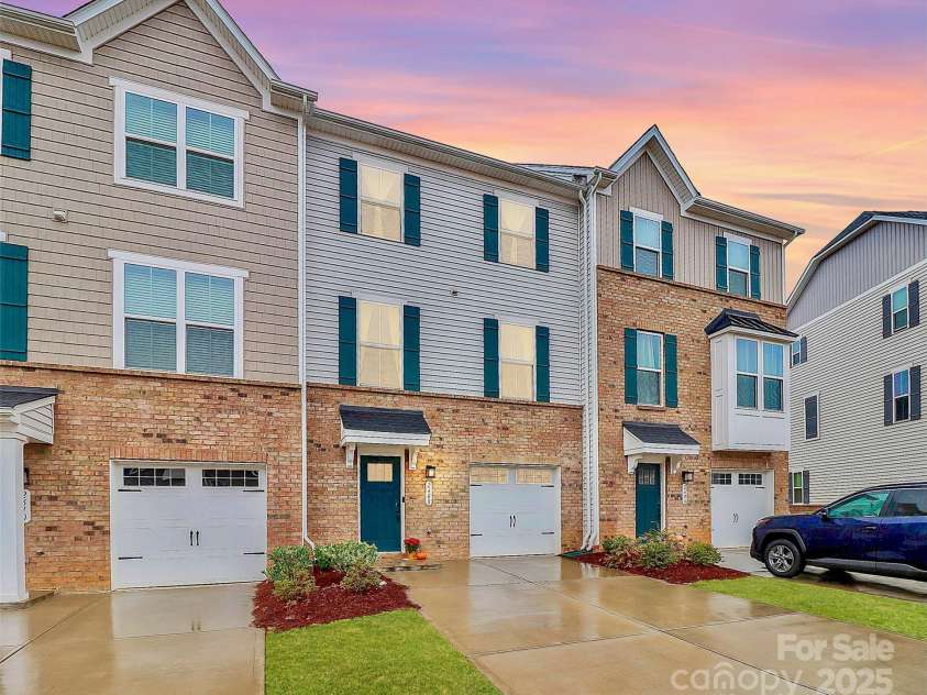 2608 Grantham Place Drive, Fort Mill, SC 29715.  MLS# CAR4198371, YatesRealty ID 15894. 