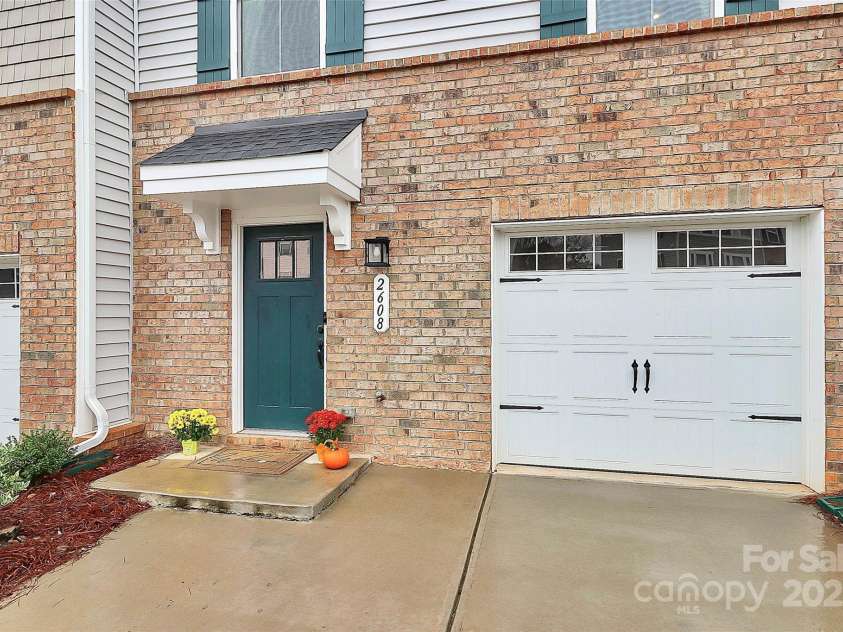2608 Grantham Place Drive, Fort Mill, SC 29715.  MLS# CAR4198371, YatesRealty ID 15894. 