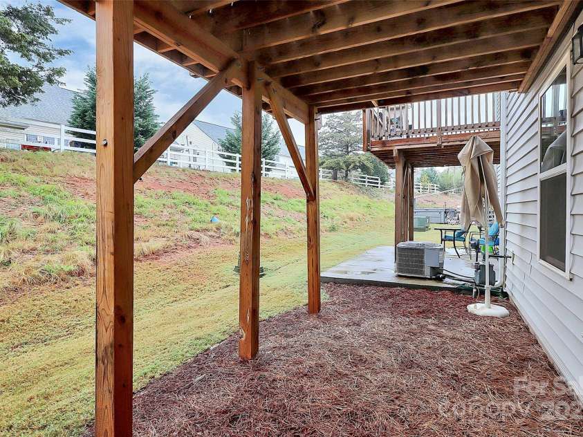 2608 Grantham Place Drive, Fort Mill, SC 29715.  MLS# CAR4198371, YatesRealty ID 15894. 