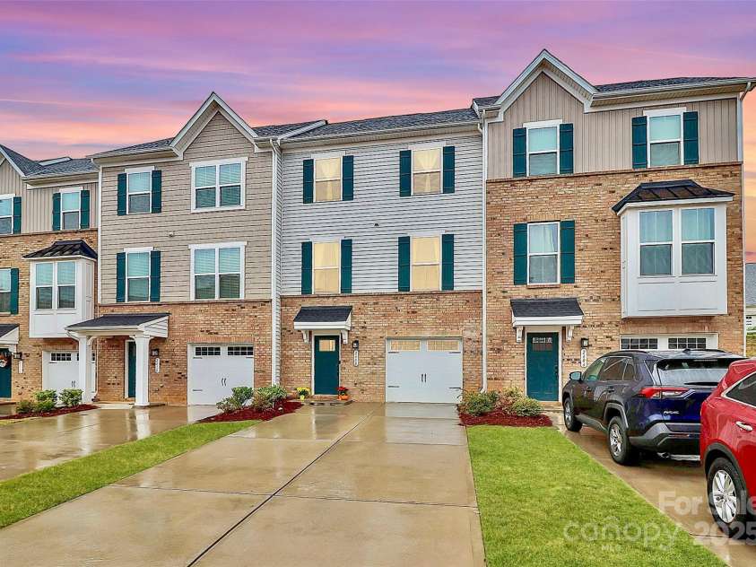 2608 Grantham Place Drive, Fort Mill, SC 29715.  MLS# CAR4198371, YatesRealty ID 15894. 