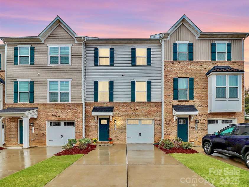 2608 Grantham Place Drive, Fort Mill, SC 29715.  MLS# CAR4198371, YatesRealty ID 15894. 