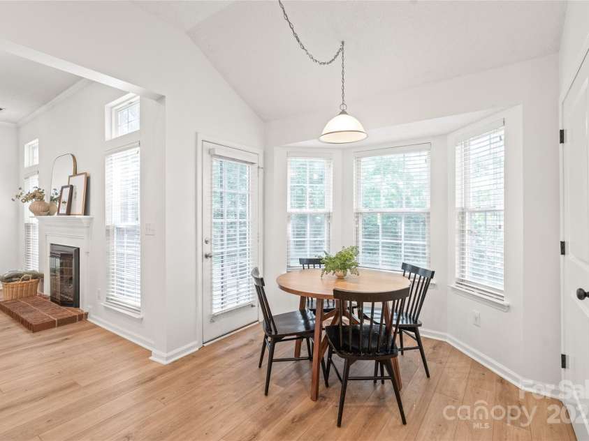 936 Knightsbridge Road, Fort Mill, SC 29708.  MLS# CAR4260474, YatesRealty ID 15896. Enjoy your coffee or casual meals in the bright breakfast area, featuring a charming bay window that fills the space with natural light.