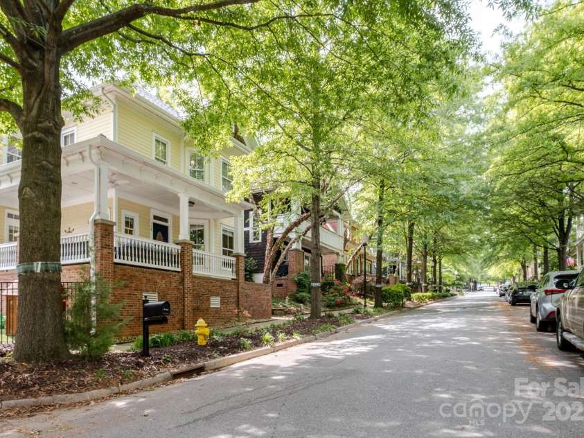 734 10th Street, Charlotte, NC 28202.  MLS# CAR4240870, YatesRealty ID 15898. 