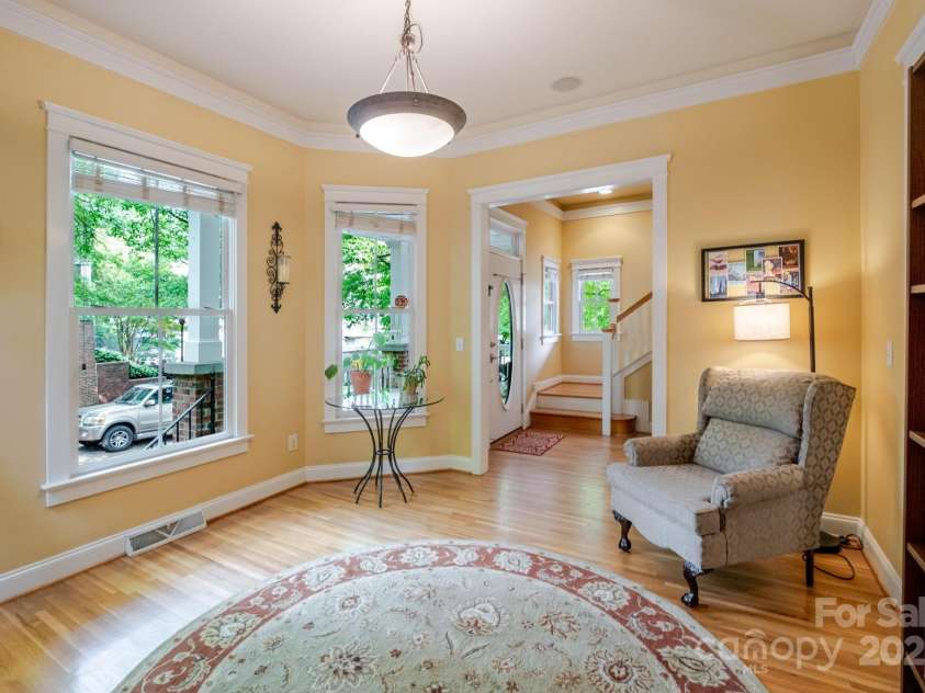 734 10th Street, Charlotte, NC 28202.  MLS# CAR4240870, YatesRealty ID 15898. 