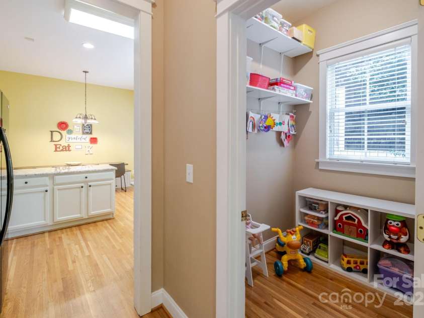 734 10th Street, Charlotte, NC 28202.  MLS# CAR4240870, YatesRealty ID 15898. 