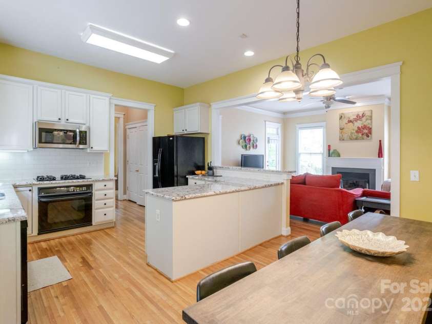 734 10th Street, Charlotte, NC 28202.  MLS# CAR4240870, YatesRealty ID 15898. 