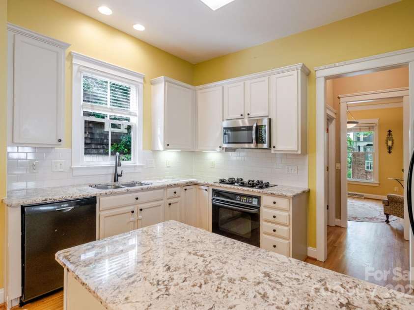 734 10th Street, Charlotte, NC 28202.  MLS# CAR4240870, YatesRealty ID 15898. 