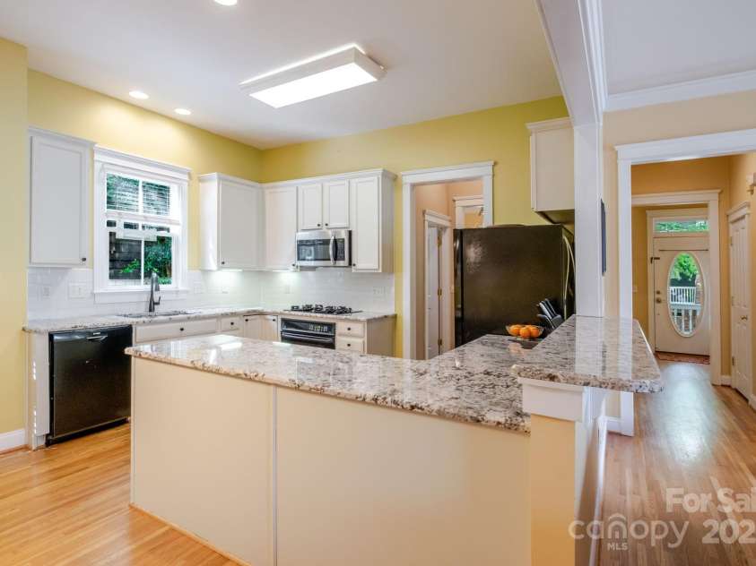 734 10th Street, Charlotte, NC 28202.  MLS# CAR4240870, YatesRealty ID 15898. 