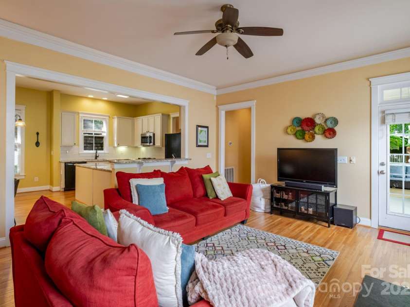 734 10th Street, Charlotte, NC 28202.  MLS# CAR4240870, YatesRealty ID 15898. 