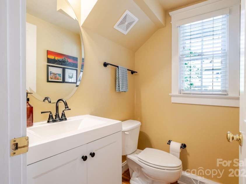 734 10th Street, Charlotte, NC 28202.  MLS# CAR4240870, YatesRealty ID 15898. 