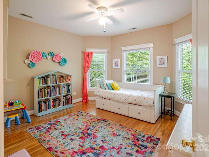 734 10th Street, Charlotte, NC 28202.  MLS# CAR4240870, YatesRealty ID 15898. 