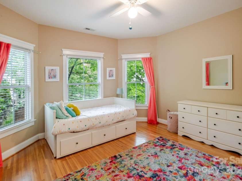 734 10th Street, Charlotte, NC 28202.  MLS# CAR4240870, YatesRealty ID 15898. 