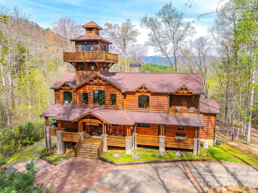 716 Peppervine Circle, Brevard, NC 28712.  MLS# CAR4374507, YatesRealty ID 15899. 