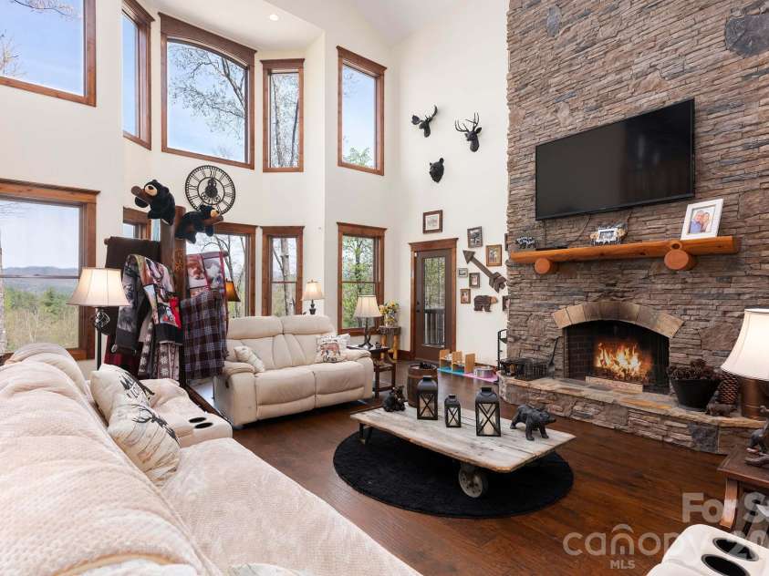 716 Peppervine Circle, Brevard, NC 28712.  MLS# CAR4374507, YatesRealty ID 15899. 