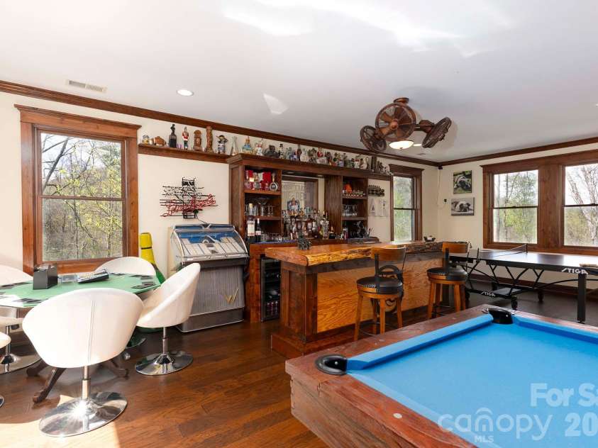 716 Peppervine Circle, Brevard, NC 28712.  MLS# CAR4374507, YatesRealty ID 15899. 