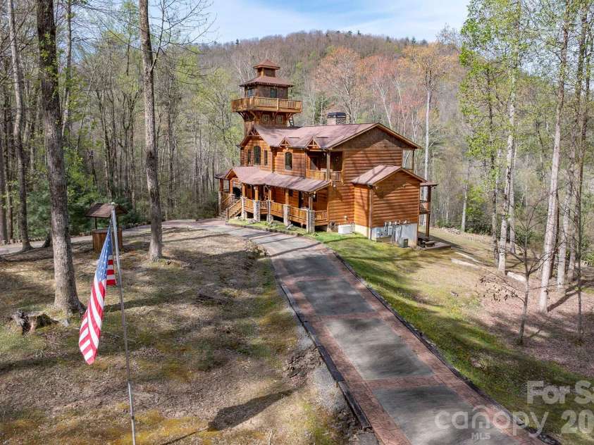 716 Peppervine Circle, Brevard, NC 28712.  MLS# CAR4374507, YatesRealty ID 15899. 