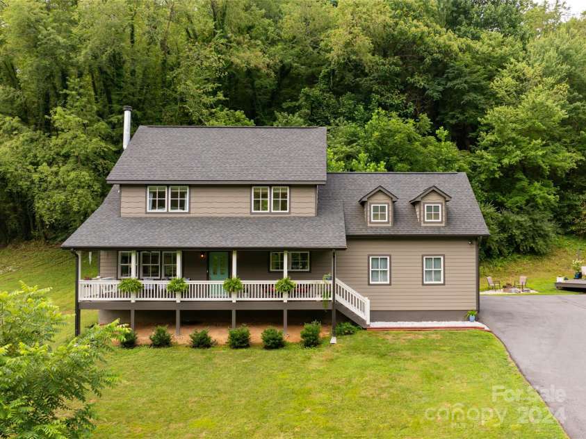 144 Golf Course Road, Waynesville, NC 28786.  MLS# CAR4164891, YatesRealty ID 159. 