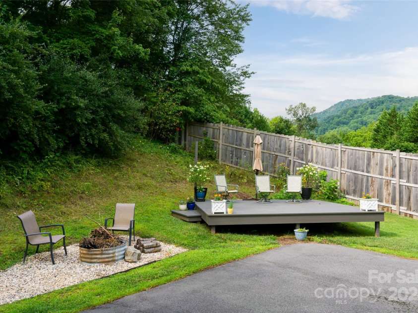 144 Golf Course Road, Waynesville, NC 28786.  MLS# CAR4164891, YatesRealty ID 159. 