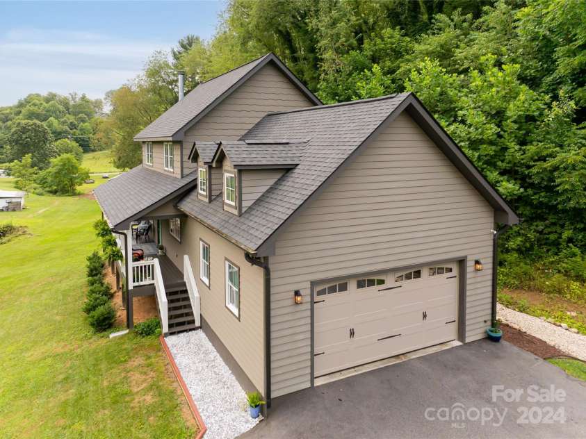 144 Golf Course Road, Waynesville, NC 28786.  MLS# CAR4164891, YatesRealty ID 159. 