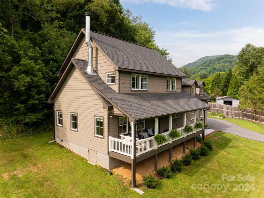 144 Golf Course Road, Waynesville, NC 28786.  MLS# CAR4164891, YatesRealty ID 159. 