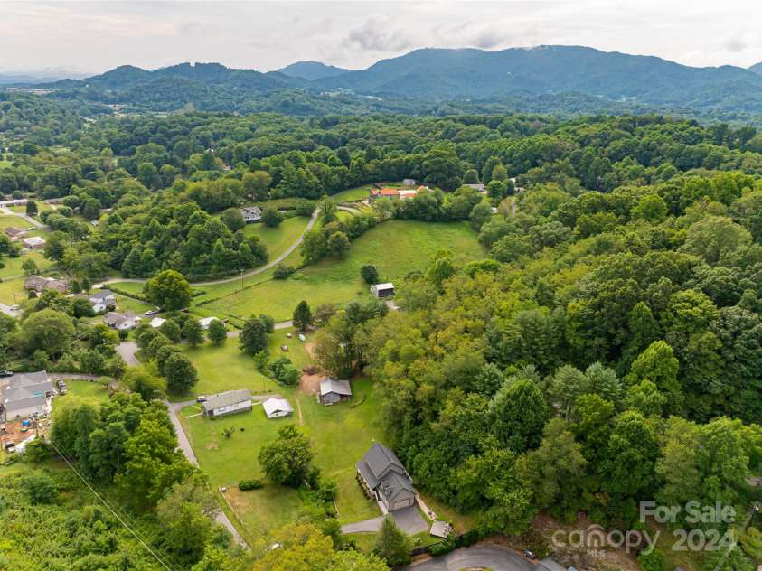 144 Golf Course Road, Waynesville, NC 28786.  MLS# CAR4164891, YatesRealty ID 159. 