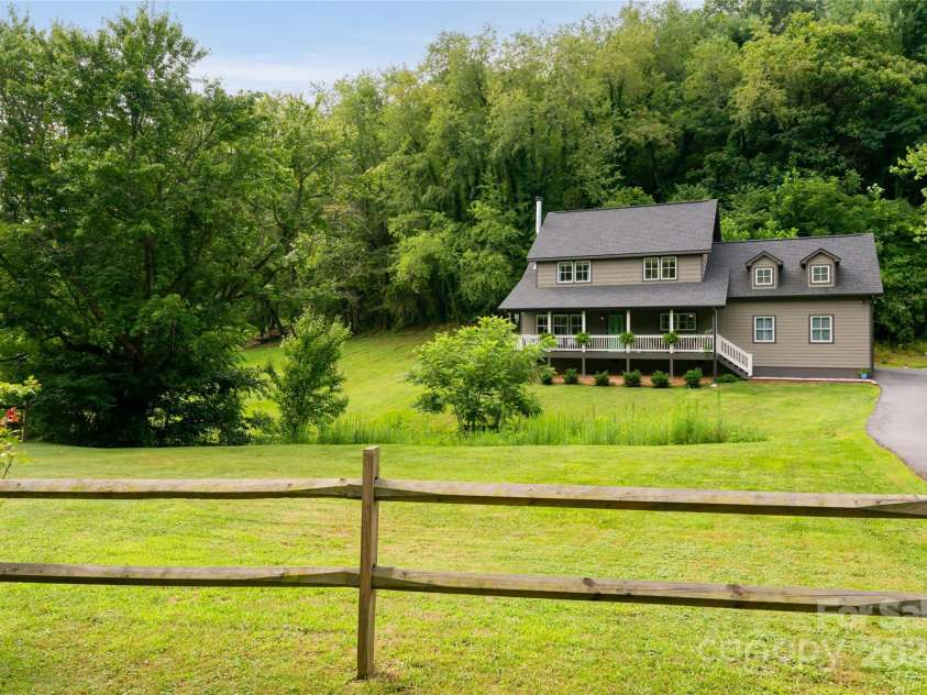 144 Golf Course Road, Waynesville, NC 28786.  MLS# CAR4164891, YatesRealty ID 159. 