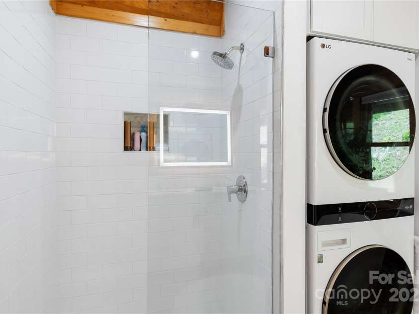 205 Chestnut Village, Mars Hill, NC 28754.  MLS# CAR4273023, YatesRealty ID 159. Full size washer and dryer