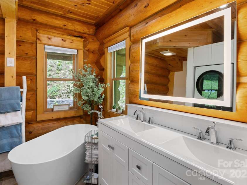 205 Chestnut Village, Mars Hill, NC 28754.  MLS# CAR4273023, YatesRealty ID 159. Primary bathromm with soaking tub, shower and washer &dryer