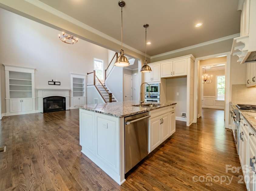 142 Tuscany Trail, Mooresville, NC 28117.  MLS# CAR4230822, YatesRealty ID 1590. Imagine Yourself Cooking Here!