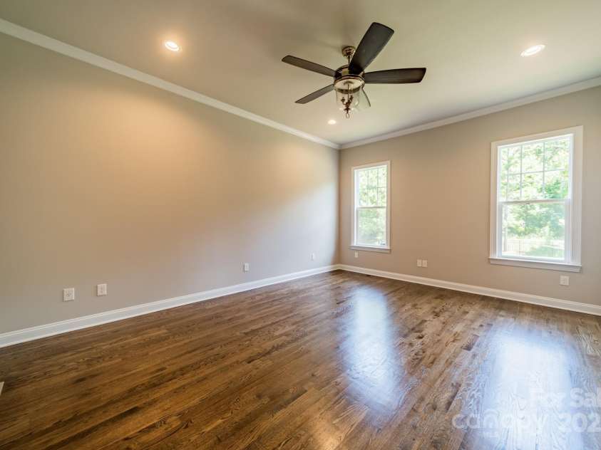 142 Tuscany Trail, Mooresville, NC 28117.  MLS# CAR4230822, YatesRealty ID 1590. Spacious Main Level Bonus Room