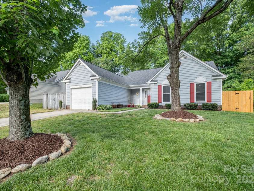 3505 Frostmoor Place, Charlotte, NC 28269.  MLS# CAR4259668, YatesRealty ID 15900. 