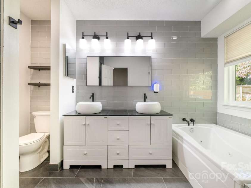 3505 Frostmoor Place, Charlotte, NC 28269.  MLS# CAR4259668, YatesRealty ID 15900. 