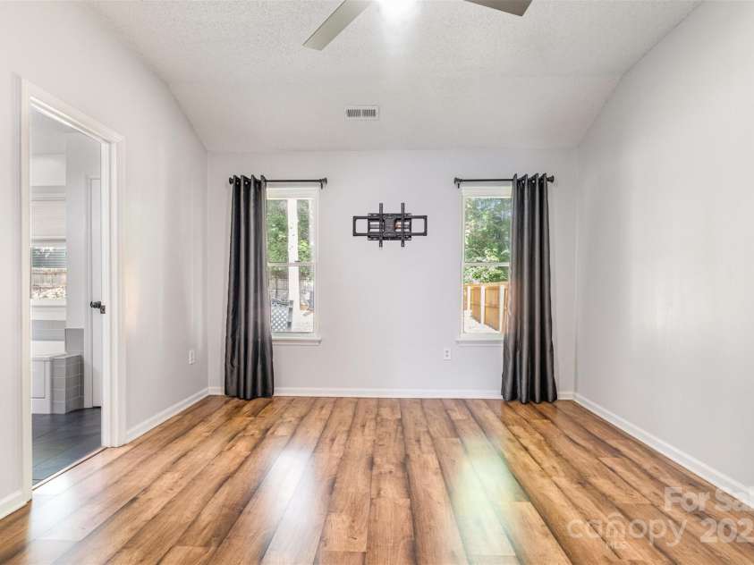 3505 Frostmoor Place, Charlotte, NC 28269.  MLS# CAR4259668, YatesRealty ID 15900. 