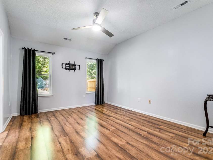 3505 Frostmoor Place, Charlotte, NC 28269.  MLS# CAR4259668, YatesRealty ID 15900. 