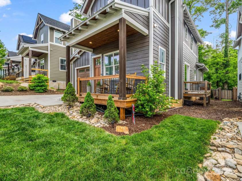 20 Phillip Lane, Arden, NC 28704.  MLS# CAR4259967, YatesRealty ID 15901. 