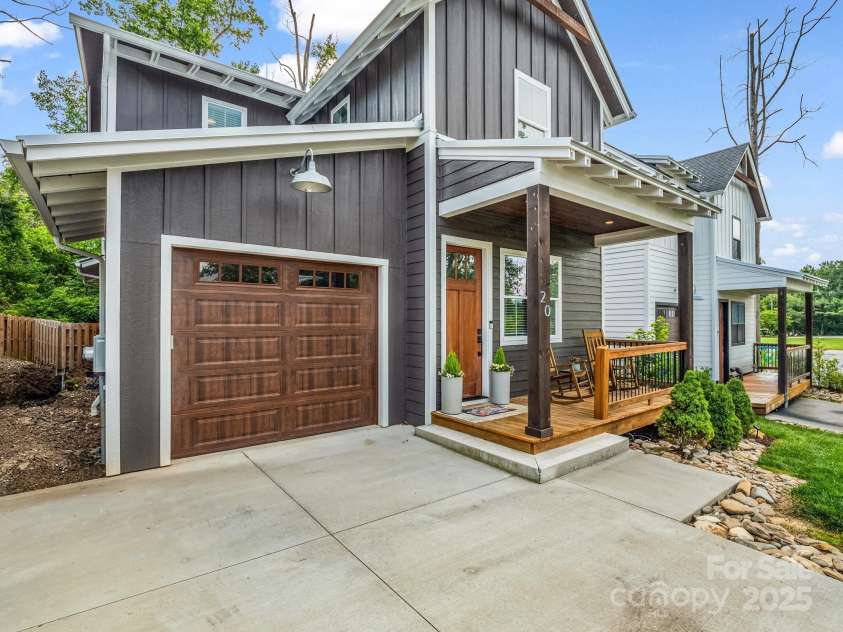 20 Phillip Lane, Arden, NC 28704.  MLS# CAR4259967, YatesRealty ID 15901. 