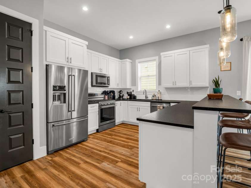 20 Phillip Lane, Arden, NC 28704.  MLS# CAR4259967, YatesRealty ID 15901. 