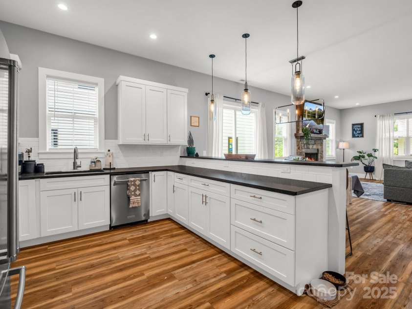 20 Phillip Lane, Arden, NC 28704.  MLS# CAR4259967, YatesRealty ID 15901. 