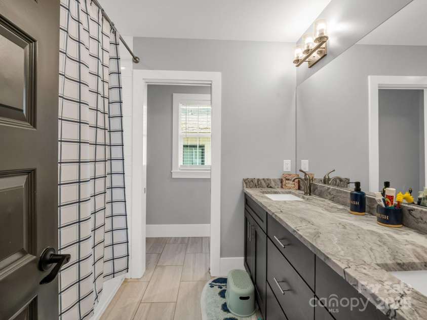 20 Phillip Lane, Arden, NC 28704.  MLS# CAR4259967, YatesRealty ID 15901. 