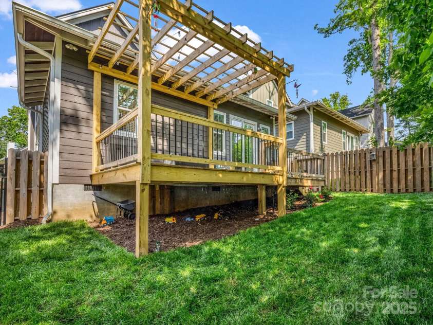 20 Phillip Lane, Arden, NC 28704.  MLS# CAR4259967, YatesRealty ID 15901. 