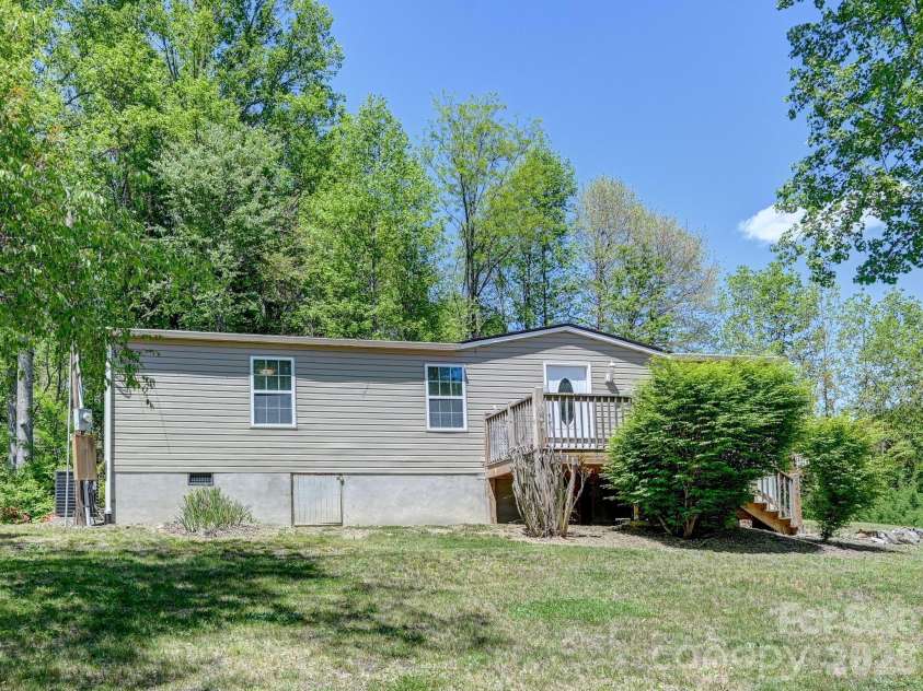 2275 Lamb Mountain Road, Hendersonville, NC 28792.  MLS# CAR4374326, YatesRealty ID 15901. 