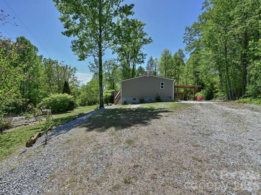 2275 Lamb Mountain Road, Hendersonville, NC 28792.  MLS# CAR4374326, YatesRealty ID 15901. 