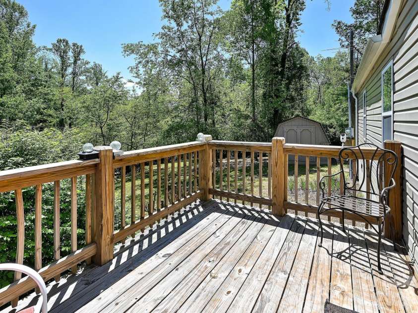 2275 Lamb Mountain Road, Hendersonville, NC 28792.  MLS# CAR4374326, YatesRealty ID 15901. 