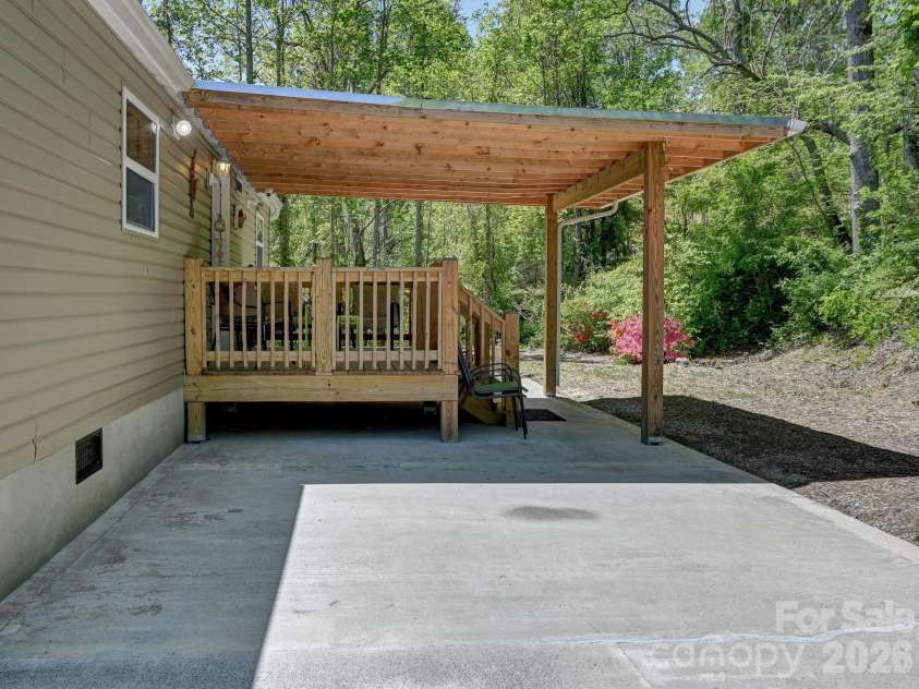 2275 Lamb Mountain Road, Hendersonville, NC 28792.  MLS# CAR4374326, YatesRealty ID 15901. 