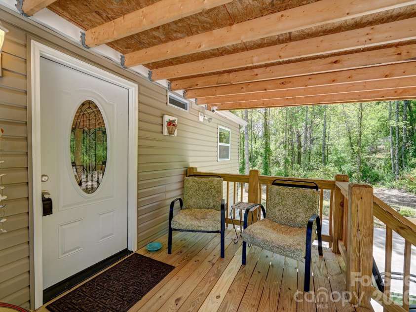2275 Lamb Mountain Road, Hendersonville, NC 28792.  MLS# CAR4374326, YatesRealty ID 15901. 