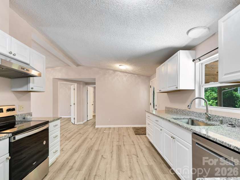 2275 Lamb Mountain Road, Hendersonville, NC 28792.  MLS# CAR4374326, YatesRealty ID 15901. 