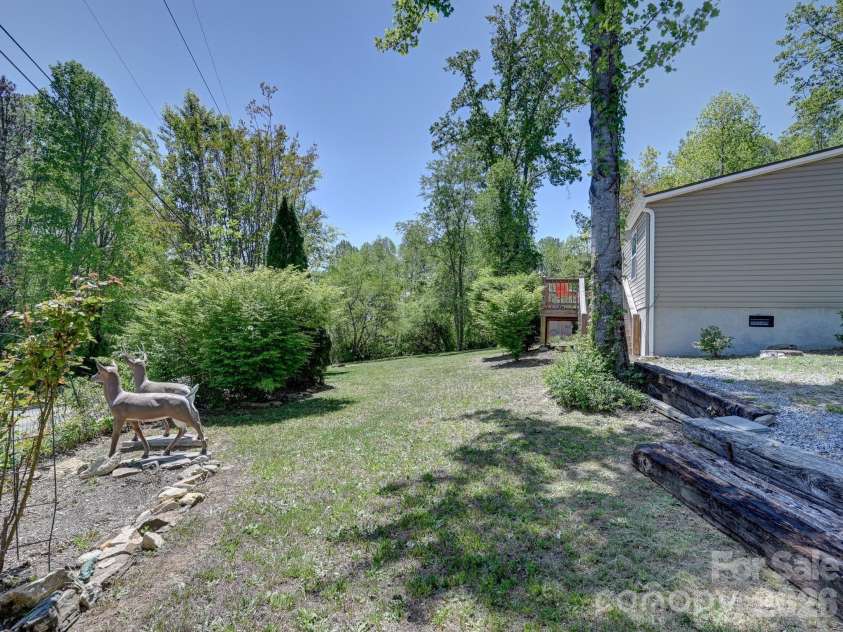 2275 Lamb Mountain Road, Hendersonville, NC 28792.  MLS# CAR4374326, YatesRealty ID 15901. 